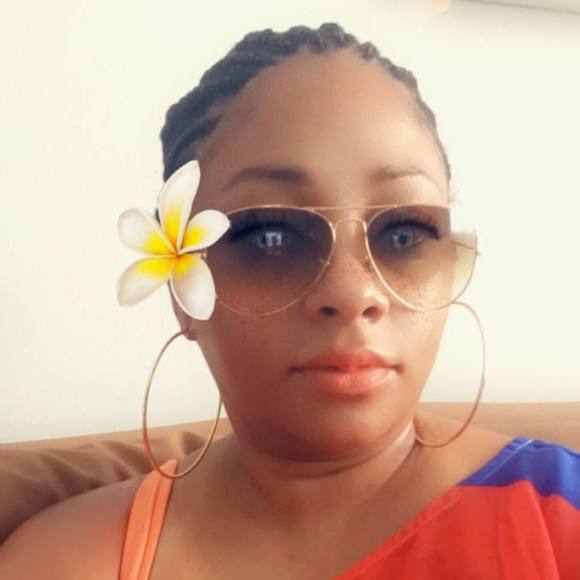 Meet your Posher, Mia - Picture 1 of 1